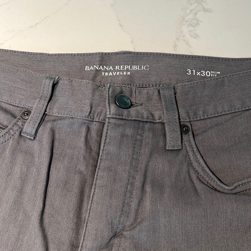 Mens Banana republic Traveler pants.